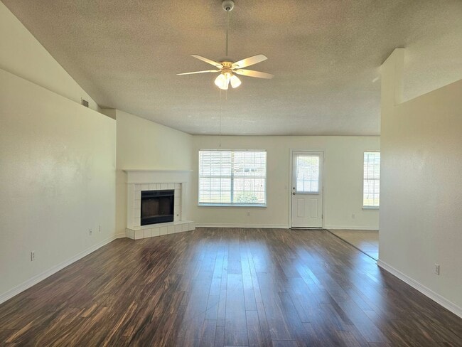 Photo - Spacious 4-Bedroom Home - Spencer Landing