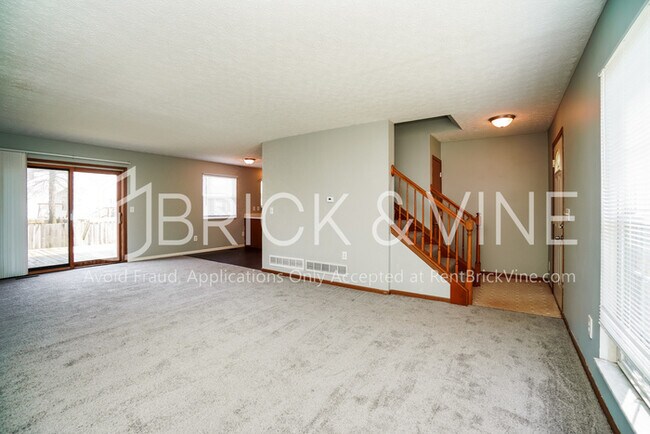 Photo - 950 Radbourne Dr
