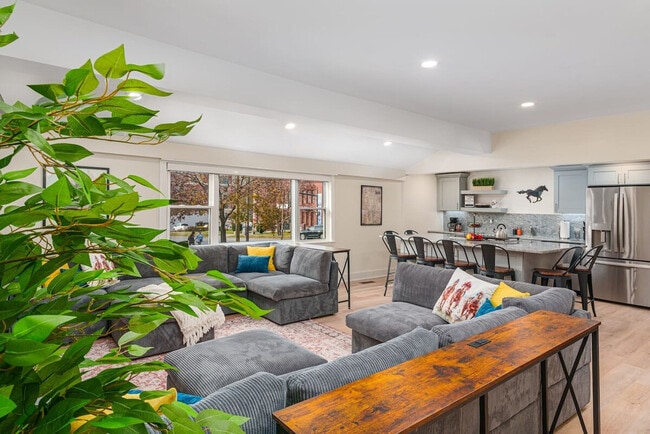 Photo - 70 Lake Ave Unit ID1302140P