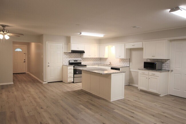 Photo - Coming Soon! Stunning 4 Bed 2 Bath in Tyle...