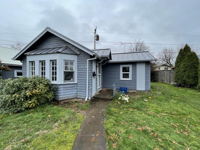 Building Photo - 1910 20th St NE