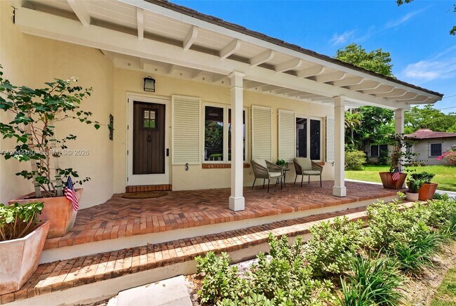 Photo - 1710 Segovia St