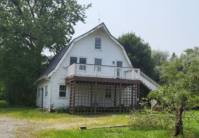 Photo - Secluded 4-Bedroom Carriage House with Workshop on Private Road