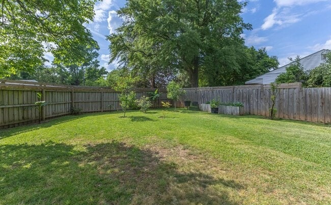 Photo - 104 Sharyn Ln