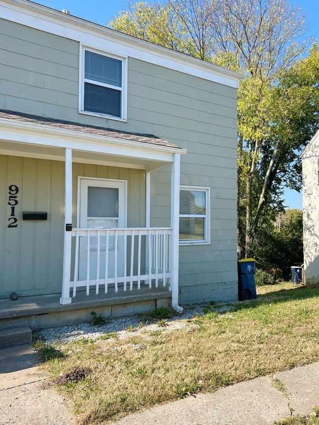 Building Photo - Charlotte St Unit 9512