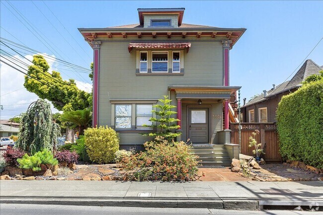 Building Photo - 1438 Walnut St Unit 1438 Walnut St. Rental