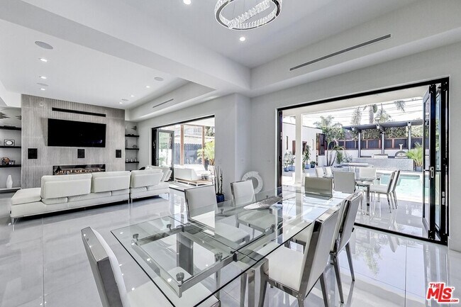 Photo - 725 N Stanley Ave