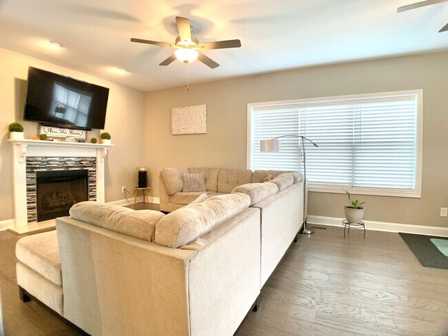 Photo - 1376 Apple Blossom Rd