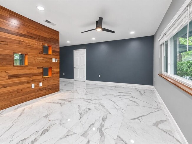3330 NW 24th Ave