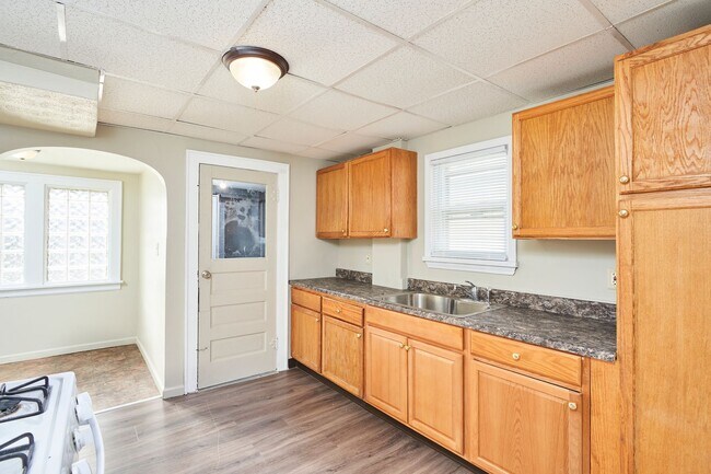 Photo - Beautifully remodeled 3 bed 1 bath colonial in East Akron !