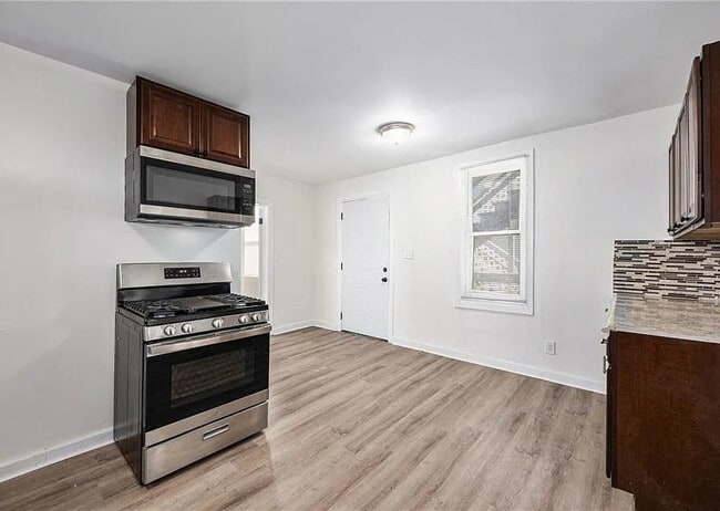 Kitchen - 4029 McGee St Unit 1