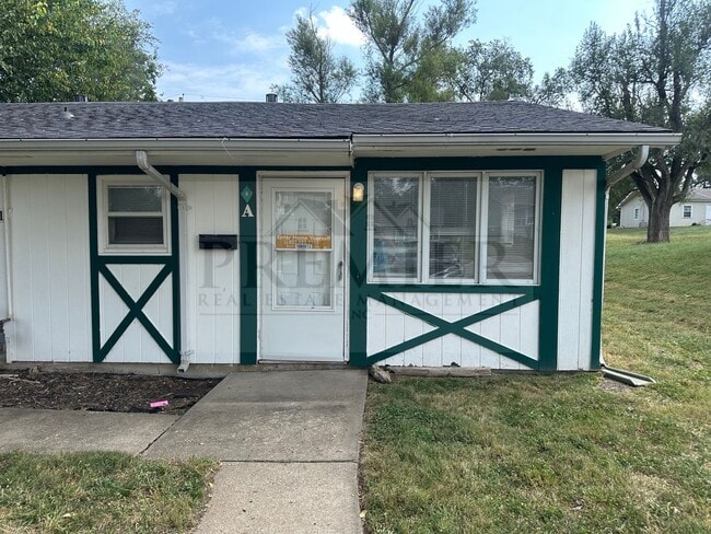 Building Photo - 6111 E 153 St Unit 6111-A Rental
