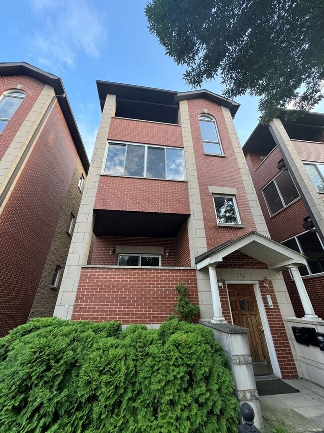 Building Photo - 711 W 31st St Unit 1 Rental
