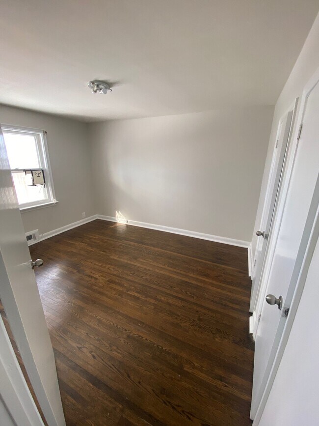 Photo - 23 Willowhurst Crescent