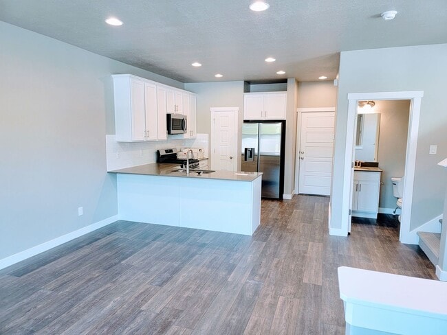 Building Photo - Gorgeous Townhome!!!