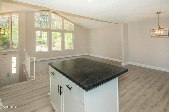 Photo - 106 Newport Dr