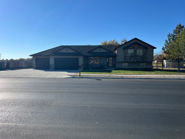 Photo - 5223 S 4700 W