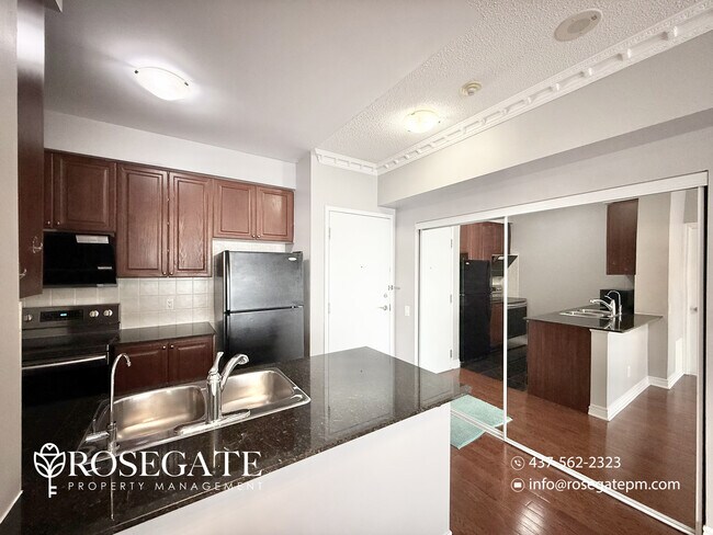 Photo - Stunning Corner-Unit 2 Bedroom Condo with Private Balcony & Parking in Scarborough Unité 3505