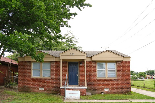 Photo - 216 E Kittyhawk Dr House