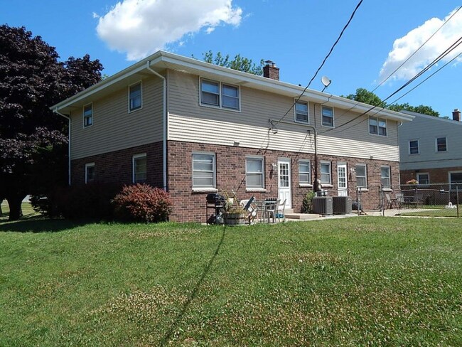 Photo - 10409 W Grant St