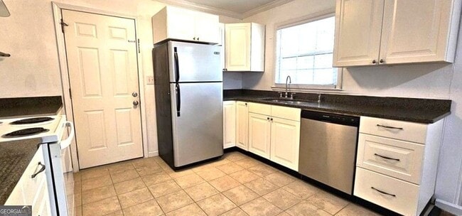 Photo - 2833 Rockcliff Rd SE