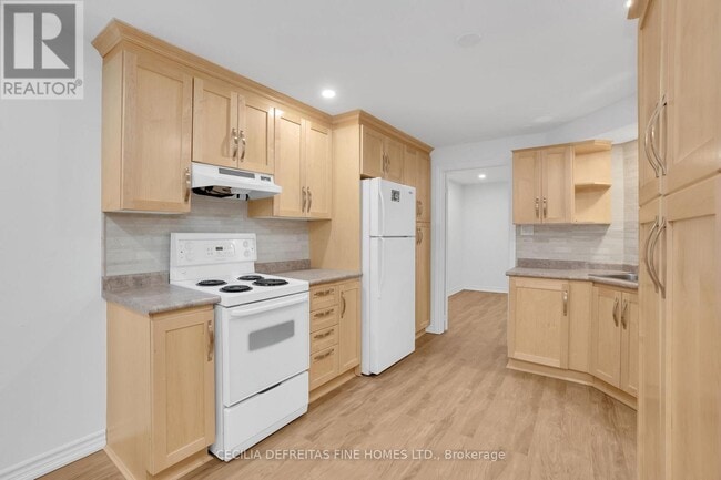 Photo - 40 Venetian Crescent