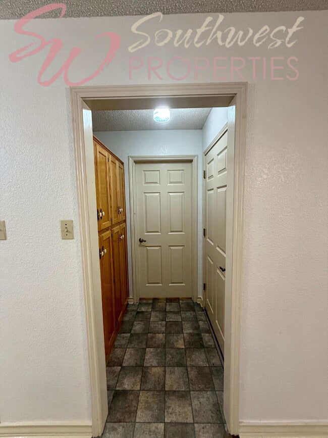 Photo - 2 bedroom 2 bath well maintained home close to city park!
