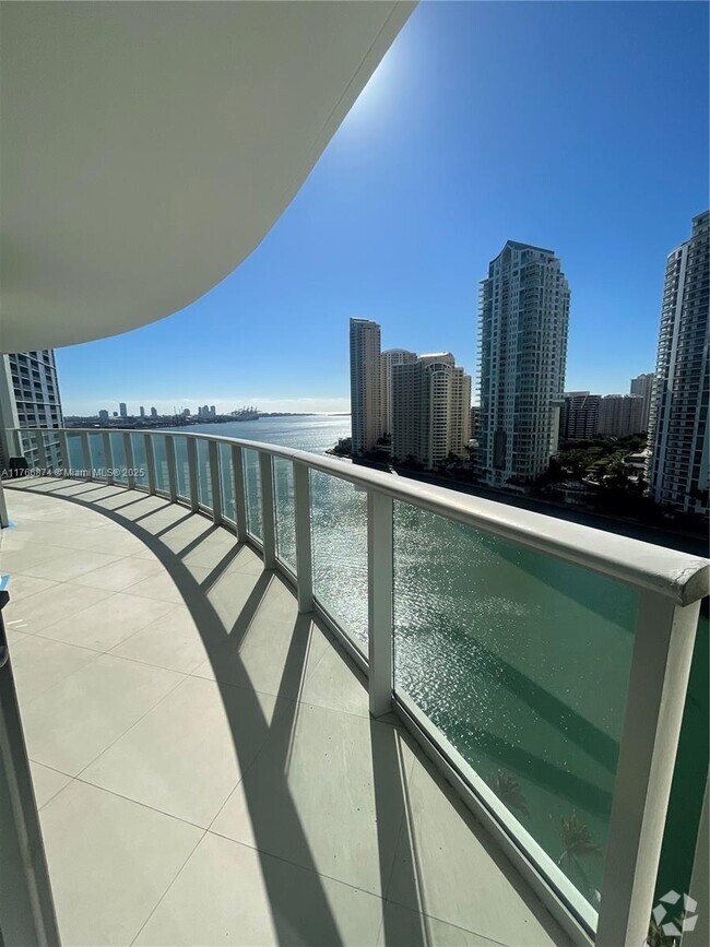 Building Photo - 300 S Biscayne Blvd Unit 1408 Rental