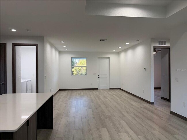 Photo - 3050 Wentworth St