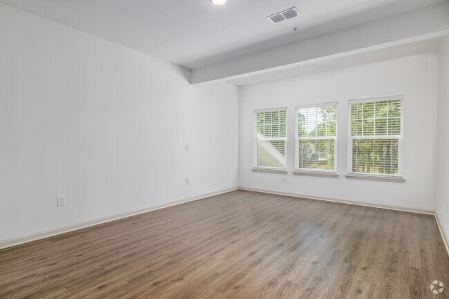 2BR, 1BA - 984SF - Living Room