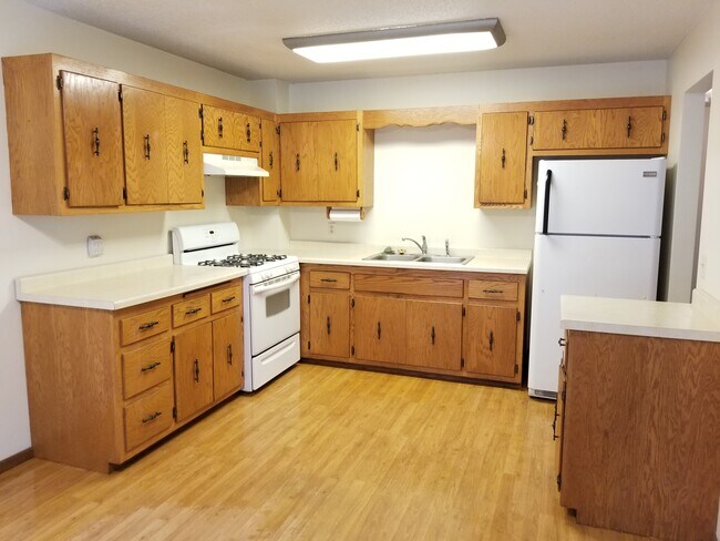 Photo - 220 Leighton Dr