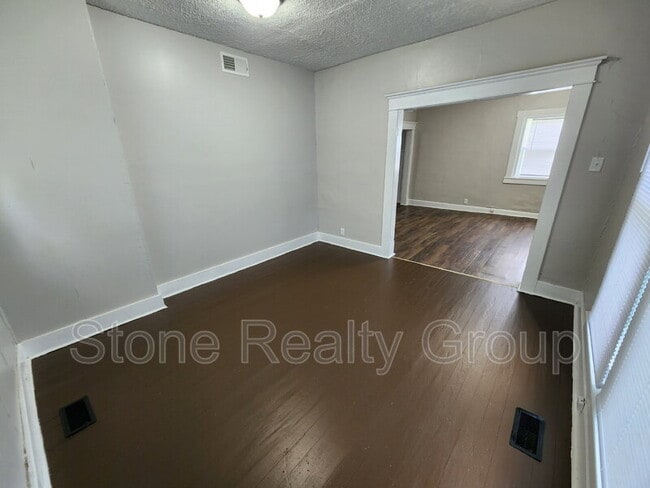 Photo - 1102 Circle Dr