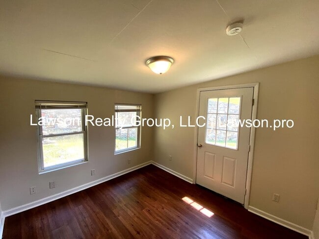 Photo - Cozy Three Bedroom Home in Salem with Larg...
