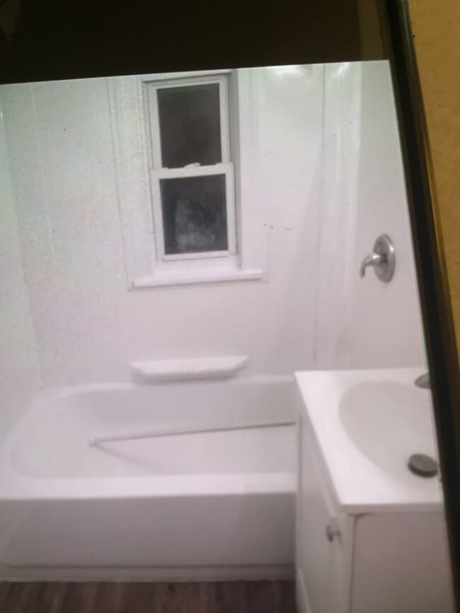 Photo - 1028 Universal Rd