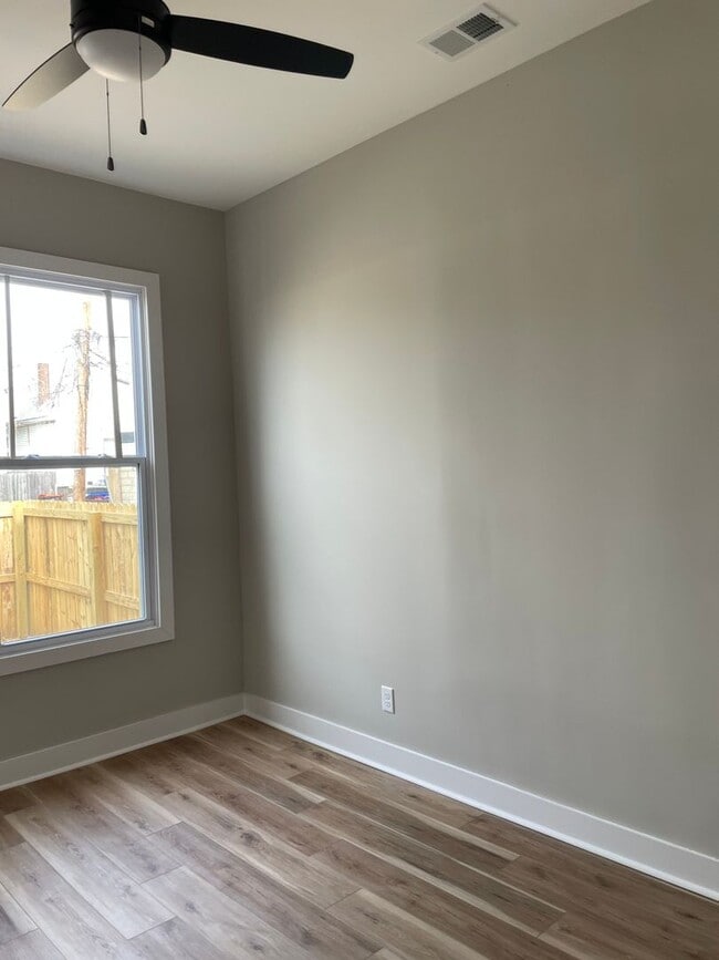 Building Photo - Shelby Park Amazing Newly Renovated 2 Bedroom House