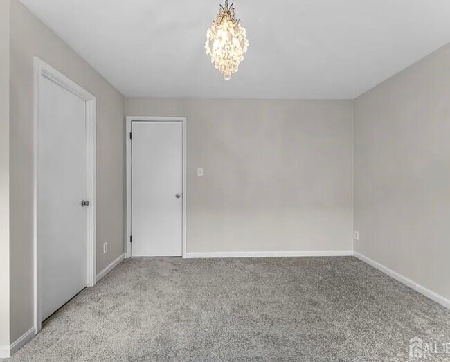 Photo - 284 Silzer St