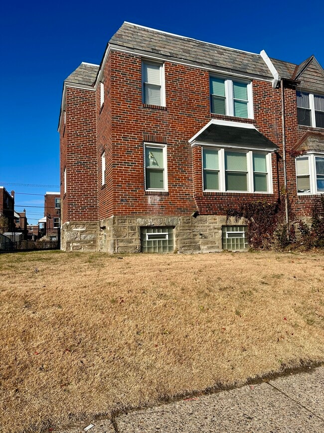 Photo - 1321 E Johnson St