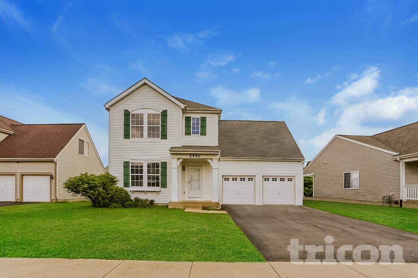 Photo - 2450 Claridge Ln