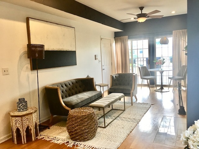 Sala de estar/Planta abierta - 1312 N Campbell Ave Unidad # 2