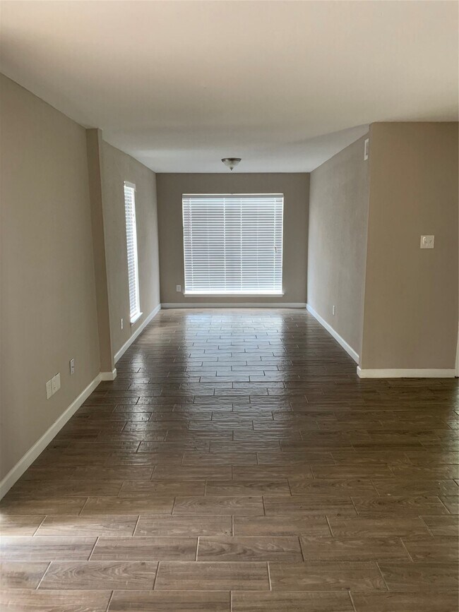 Photo - 5625 Antoine Dr