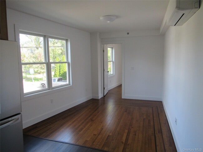 Photo - 131 Roanoke Ave Unit B