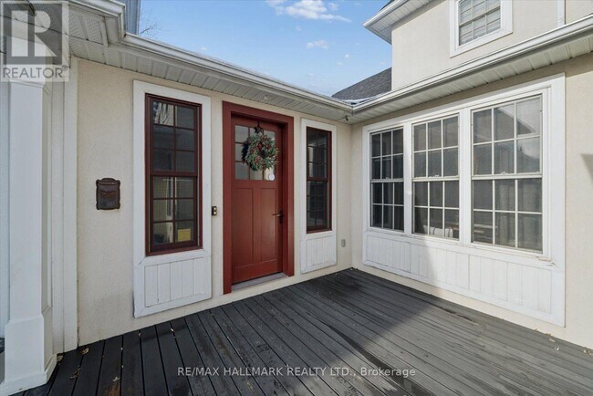 Photo - 312 Main St Unionville