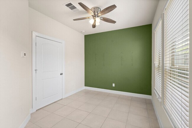 Photo - 2021 Cambridge Heights Pl