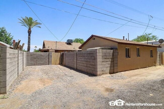 Building Photo - 1 Bed 1 Bath in Idylwilde District of Phoenix