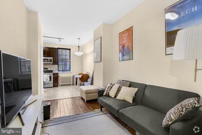 Building Photo - 626 S 19th St Unit 2F Rental