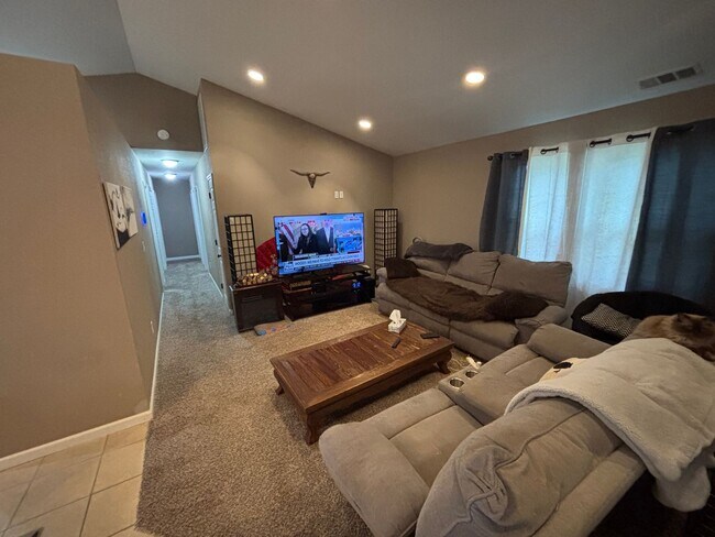Photo - Beautiful Ogden home close to Fort Riley!