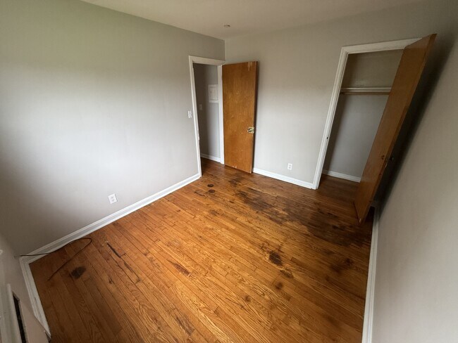 Mt Airy Horseshoe Apartments