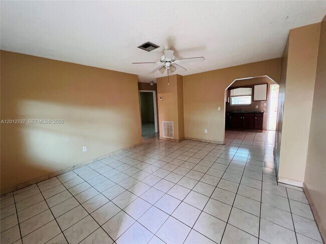 Photo - 6143 SW 33rd St Unidad B