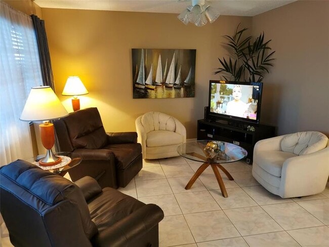 Photo - 4010 Swansea Crescent