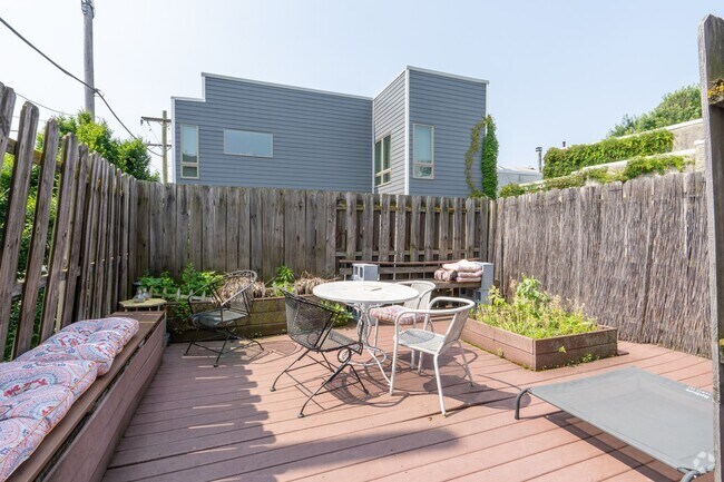 Building Photo - Great location with large Deck Rental